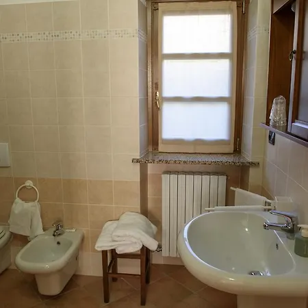 Cascina La Corte 3* نيف